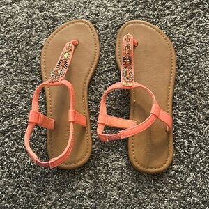 Girls Size 6.5 Sandles
No size listed on shoe